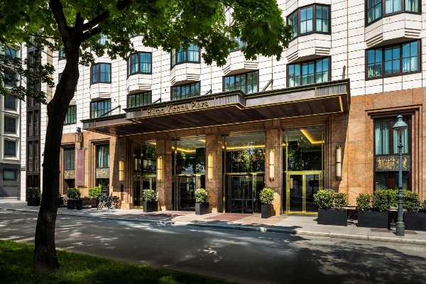 Hilton Vienna Plaza image 2