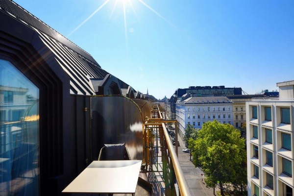 Hilton Vienna Plaza image 22