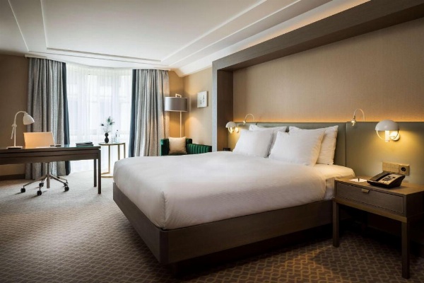 Hilton Vienna Plaza image 26